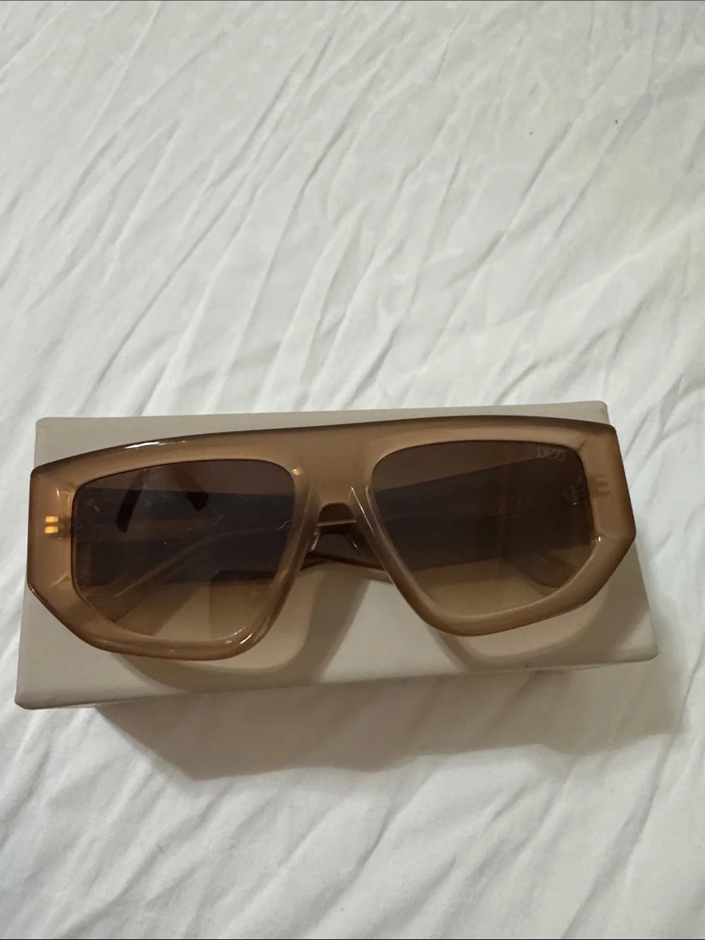 DEZI Oversized Rectangular Sunglasses in Camel Brown